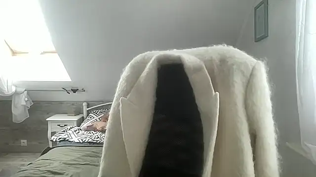 Snapshot of Angels__Share chatting on 02/02/26, 08:35 Angels Share online show from 02/02/26, 08:35