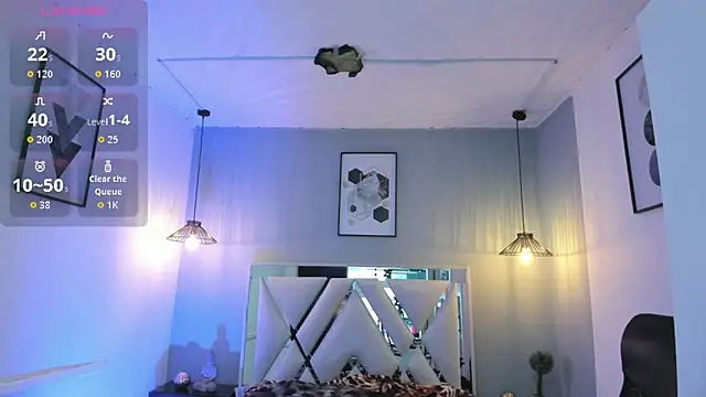 zoe-moreau online show from 03/13/26, 07:42