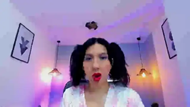 zoe-moreau online show from 04/07/26, 07:25