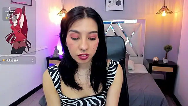 zoe-moreau online show from 04/17/26, 07:28