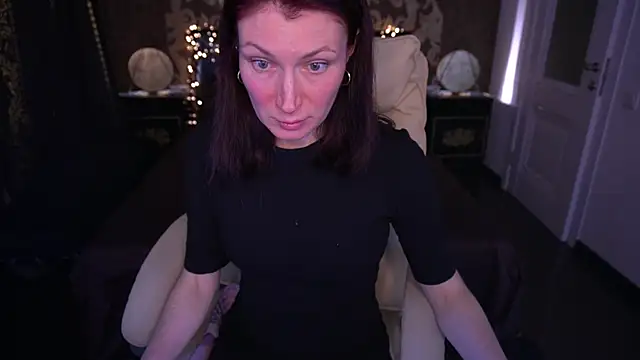 Snapshot of AmiraGoldd chatting on 04/13/26, 07:30 AmiraGoldd online show from 04/13/26, 07:30