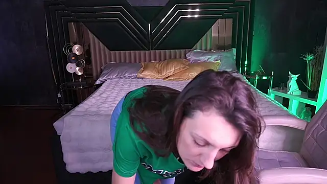 ZafiraMoonn online show from 12/18/25, 07:14