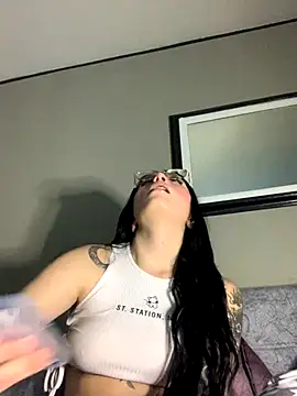 Naomii2 online show from 11/03/25, 03:08