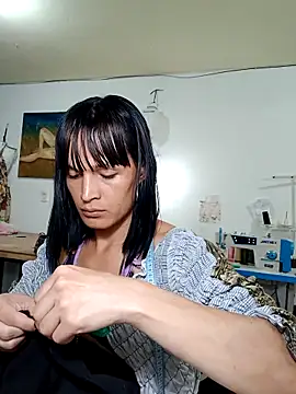 Snapshot of PaulinaLondra2 chatting on 11/27/25, 12:35 PaulinaLondra2 online show from 11/27/25, 12:35