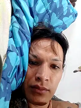 Snapshot of PaulinaLondra2 chatting on 12/16/25, 02:16 PaulinaLondra2 online show from 12/16/25, 02:16