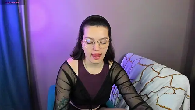 Karina Kellyy online show from 12/15/25, 03:44