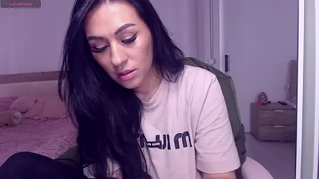 Snapshot of RachelVegass chatting on 05/18/26, 11:38 RachelVegass online show from 05/18/26, 11:38