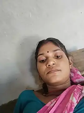 Snapshot of Jooli_cuty chatting on 07/17/26, 03:35 Jooli cuty online show from 07/17/26, 03:35