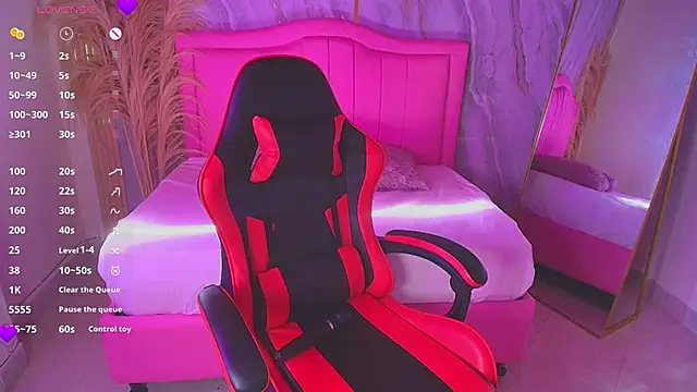 sarahrousse  online show from 11/03/25, 07:59