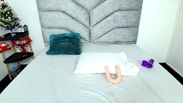 Snapshot of KimberlyFox_t chatting on 01/14/26, 02:23 KimberlyFox t online show from 01/14/26, 02:23