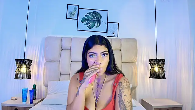Snapshot of KimberlyFox_t chatting on 06/06/26, 12:43 KimberlyFox t online show from 06/06/26, 12:43