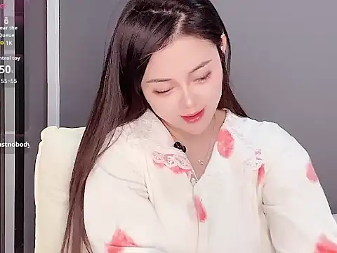 Yesenia- online show from 11/19/25, 01:44