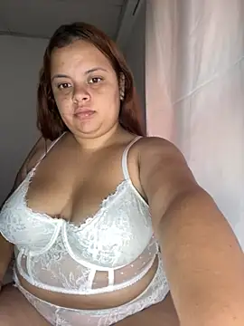 Snapshot of HannaaG chatting on 11/06/25, 01:45 HannaaG online show from 11/06/25, 01:45