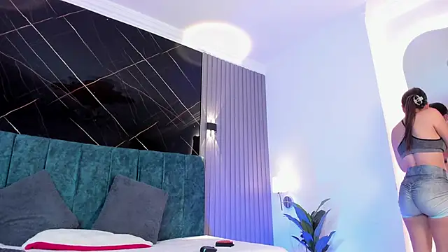 Bella Riverss online show from 04/18/26, 07:07