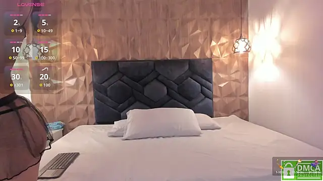 Kiara velvet   online show from 11/30/25, 03:43