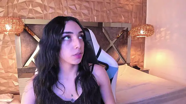 Kiara velvet   online show from 04/15/26, 04:08