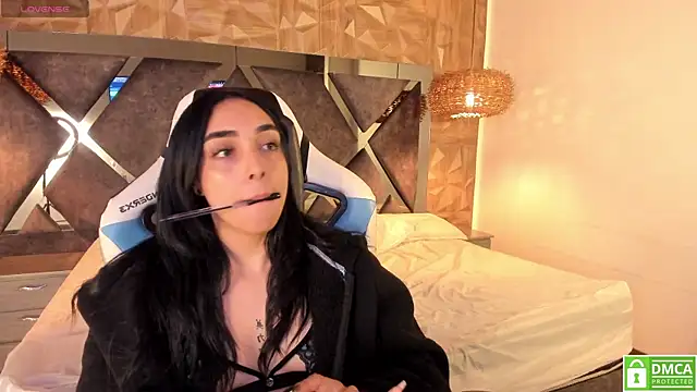 Kiara velvet   online show from 04/21/26, 04:41