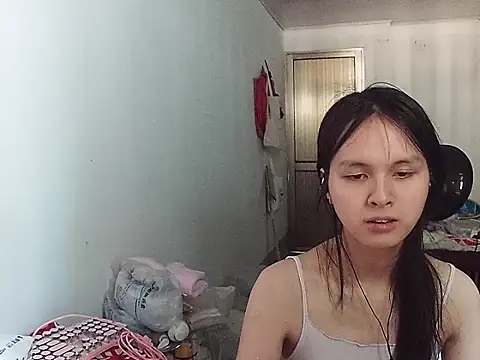 Snapshot of RebelAura chatting on 05/25/26, 02:06 RebelAura online show from 05/25/26, 02:06