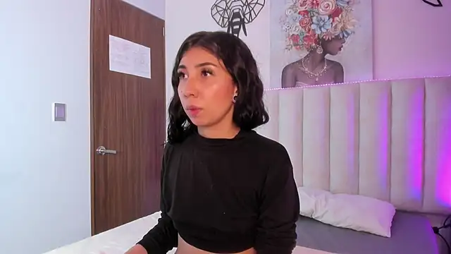 Isabella Crofts online show from 11/06/25, 03:07