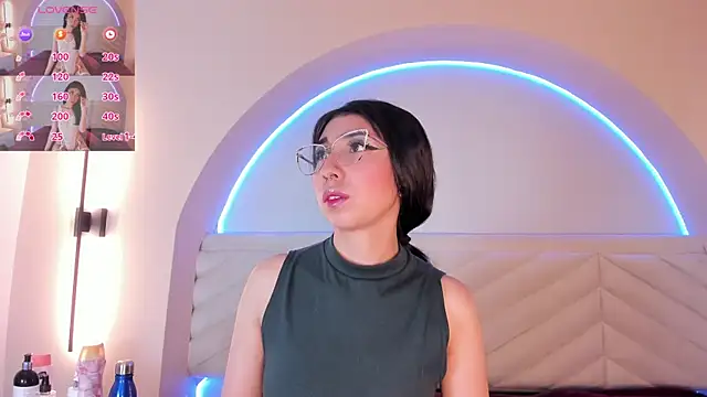Isabella Crofts online show from 05/20/26, 03:02