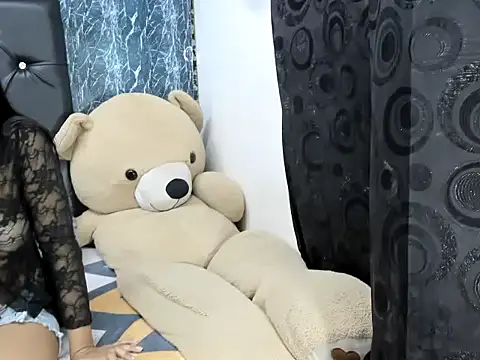 Snapshot of catalinax18 chatting on 11/08/25, 03:50 catalinax18 online show from 11/08/25, 03:50