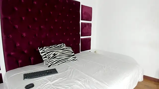 Snapshot of RossMildrey chatting on 06/18/26, 12:53 RossMildrey online show from 06/18/26, 12:53