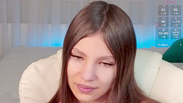 Little  Lunaa online show from 12/18/25, 10:43