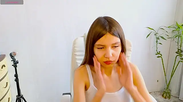 Little  Lunaa online show from 02/11/26, 10:09