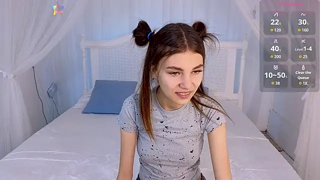 Little  Lunaa online show from 04/07/26, 10:48