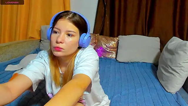 Eva purrr  online show from 11/17/25, 01:11