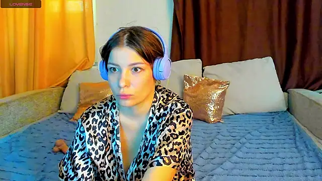 Eva purrr  online show from 11/26/25, 08:37