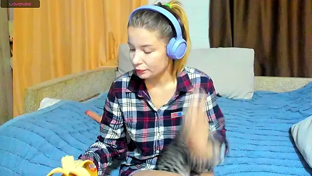 Eva purrr  online show from 12/05/25, 01:25