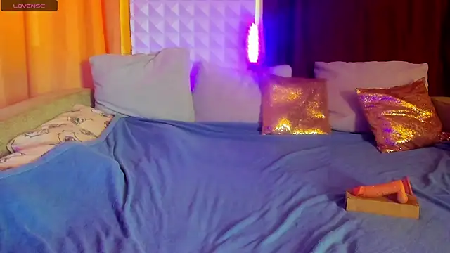 Eva purrr  online show from 04/28/26, 08:30