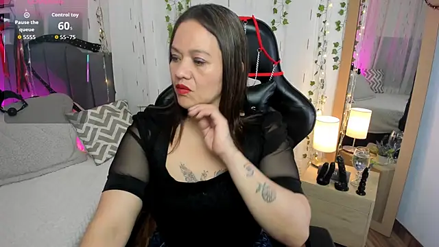 Victoria Wilde  online show from 11/18/25, 09:25