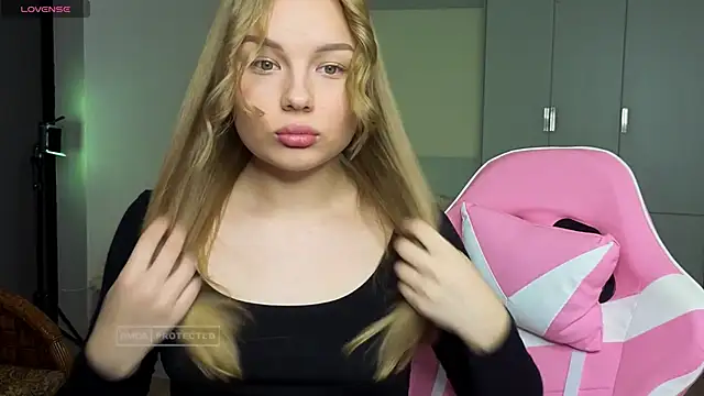 Lunar Flare online show from 11/18/25, 11:03