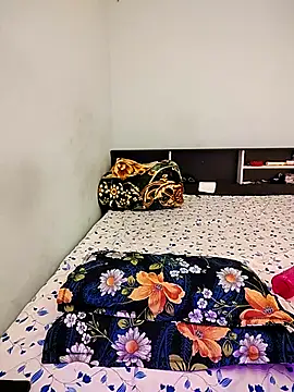 LoveLy-Soneya online show from 12/13/25, 07:53