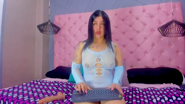 Karol Horney online show from 11/04/25, 01:54