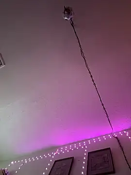 Snapshot of Redriddinghood8 chatting on 11/15/25, 12:02 Redriddinghood8 online show from 11/15/25, 12:02