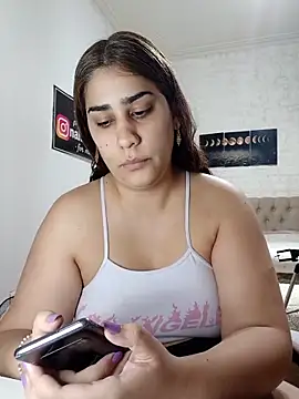 nahiarabiel33 online show from 04/15/26, 06:15