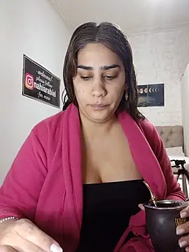 Snapshot of nahiarabiel33 chatting on 05/03/26, 04:13 nahiarabiel33 online show from 05/03/26, 04:13