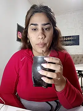 Snapshot of nahiarabiel33 chatting on 05/16/26, 05:45 nahiarabiel33 online show from 05/16/26, 05:45