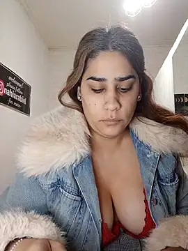 Snapshot of nahiarabiel33 chatting on 05/24/26, 04:34 nahiarabiel33 online show from 05/24/26, 04:34