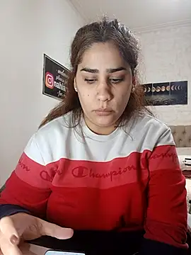 Snapshot of nahiarabiel33 chatting on 06/08/26, 04:18 nahiarabiel33 online show from 06/08/26, 04:18