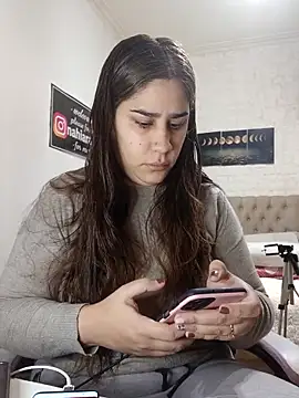 Snapshot of nahiarabiel33 chatting on 06/11/26, 03:54 nahiarabiel33 online show from 06/11/26, 03:54