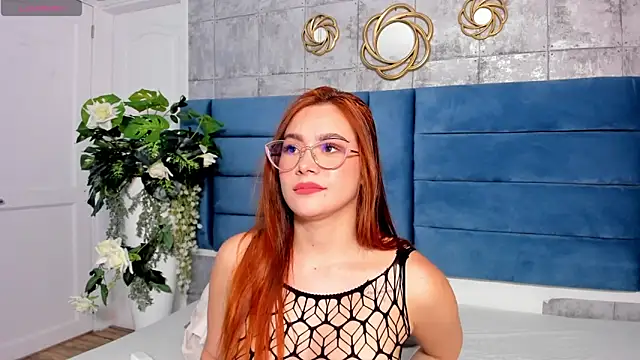 Snapshot of SaraAlvarezx chatting on 06/02/26, 02:57 SaraAlvarezx online show from 06/02/26, 02:57