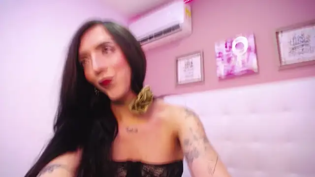 LAURALUXE online show from 11/30/25, 02:48