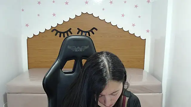 scarlett percy t online show from 11/23/25, 07:46