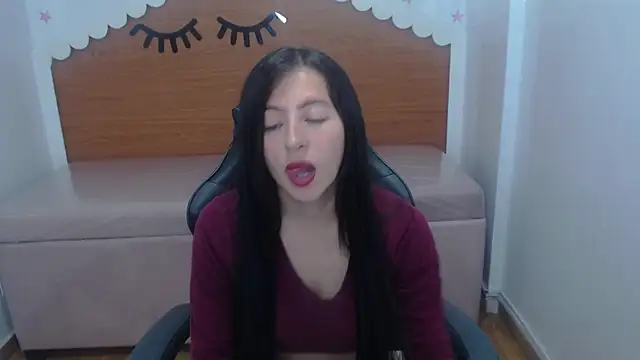 scarlett percy t online show from 12/13/25, 07:53