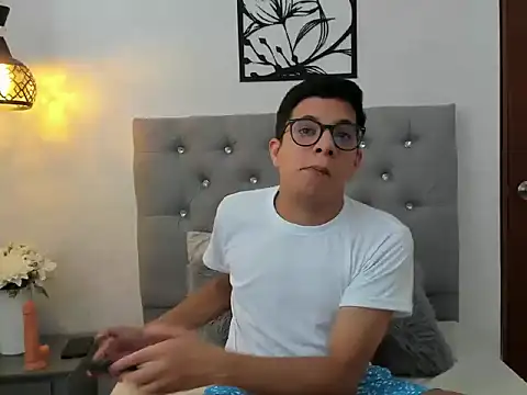 Snapshot of LucaDave_1 chatting on 11/07/25, 07:36 LucaDave 1 online show from 11/07/25, 07:36