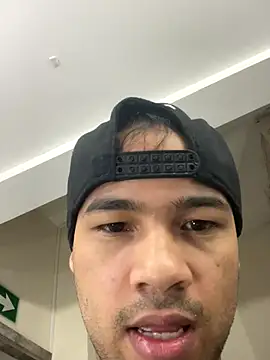 Snapshot of Eithan_Walt chatting on 11/10/25, 12:31 Eithan Walt online show from 11/10/25, 12:31